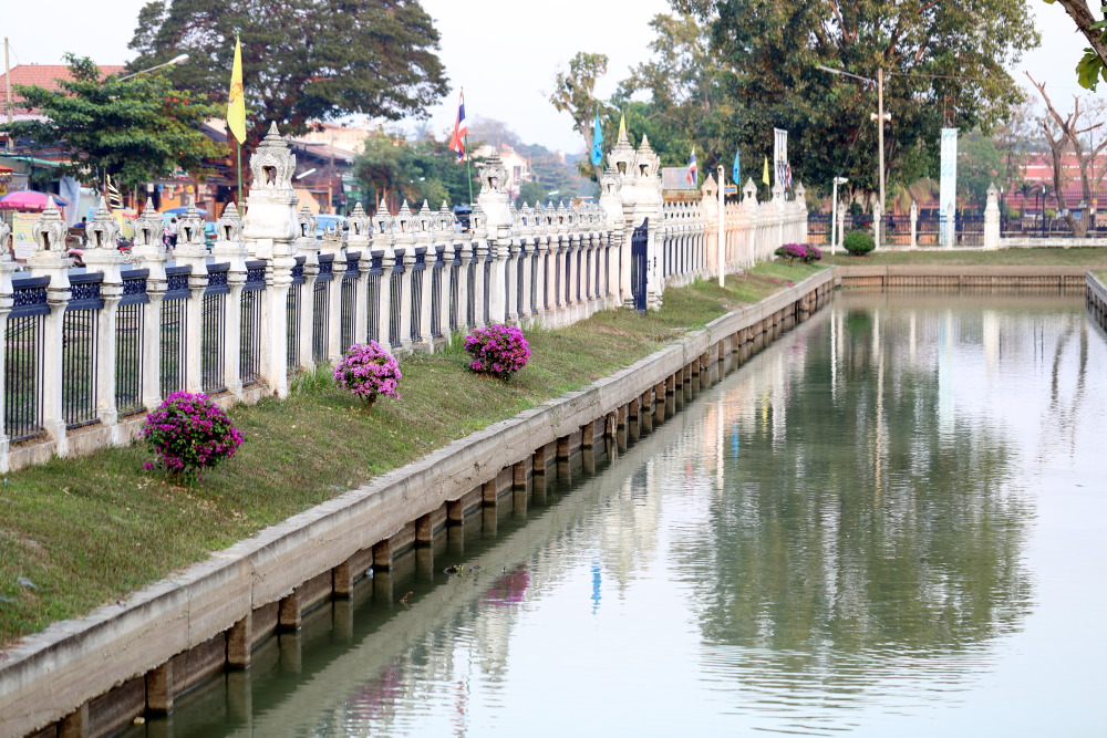 Lokation: Thailand | Sukhothai | Ban Dan Lan Hoi | Ban Mueang Kao Kategorien: See, Datum: 13.02.2016