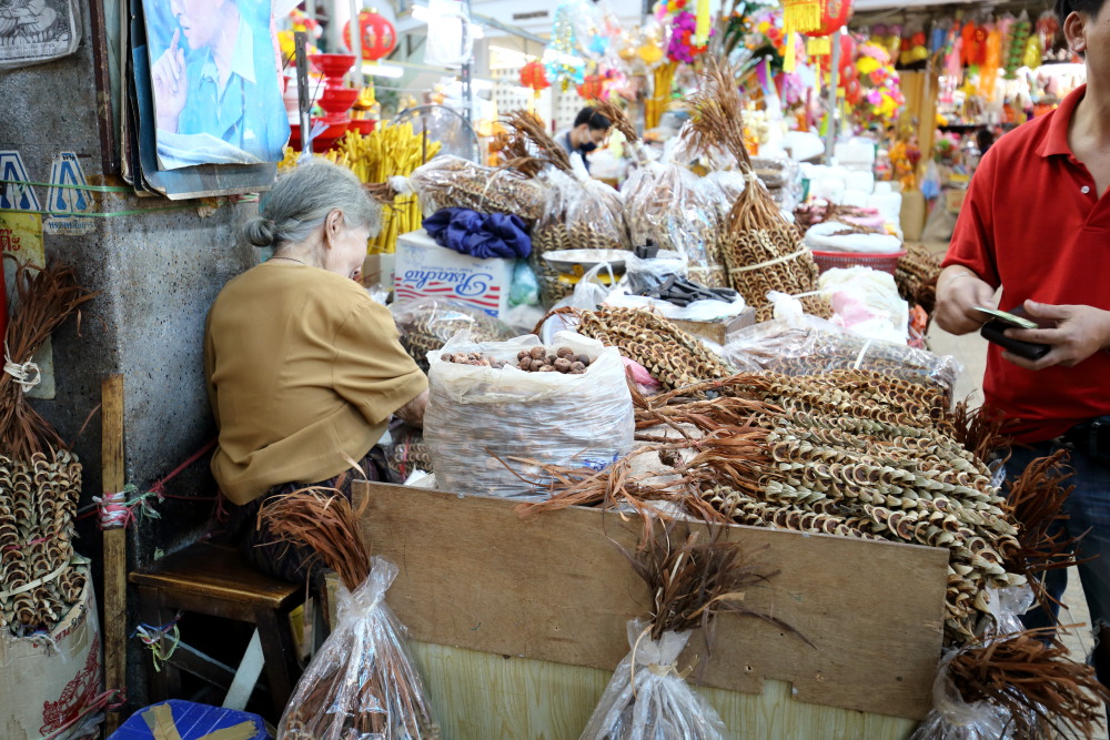Lokation: Thailand | Chiang Mai | Muang Chiang Mai | Night Bazaar Kategorien: Markt, Datum: 19.02.2016