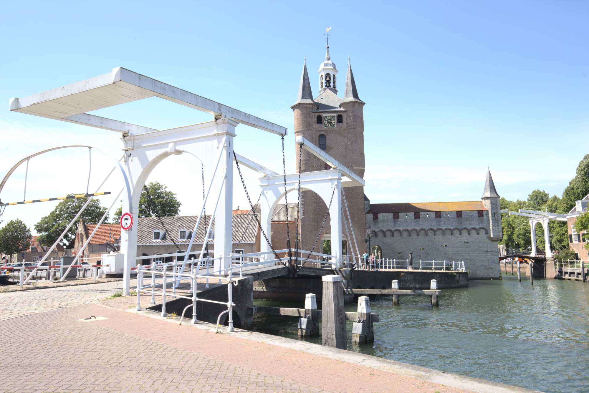 Lokation: Niederlande | Zeeland | Schouwen-Duiveland | Zierikzee Kategorien: Teich, Brücke, Datum: 03.07.2020