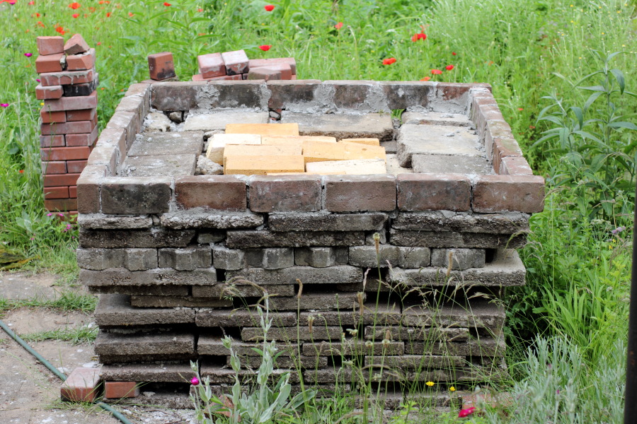 Holzbackofenfundament