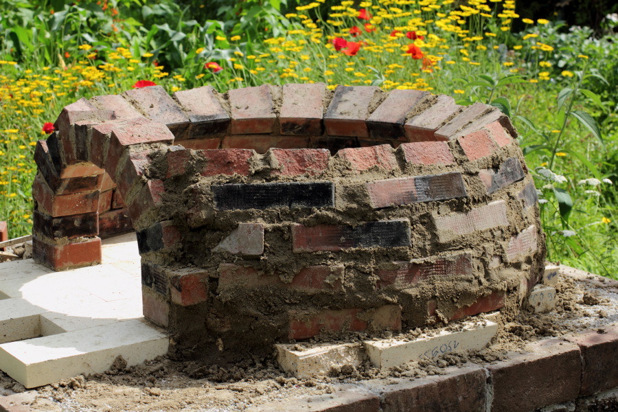 Holzbackofen halbe Kuppel Seitenansicht