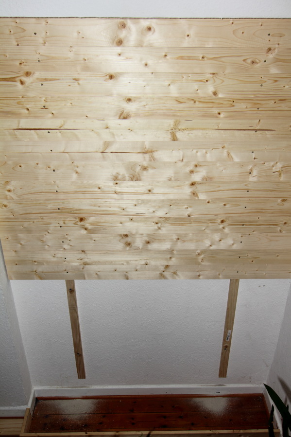 Grüne Wand Holzverkleidung