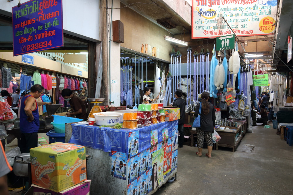 Lokation: Thailand | Chiang Mai | Muang Chiang Mai | Night Bazaar Kategorien: Markt, Datum: 19.02.2016