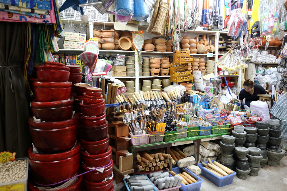 Lokation: Thailand | Chiang Mai | Muang Chiang Mai | Night Bazaar Kategorien: Markt, Datum: 19.02.2016
